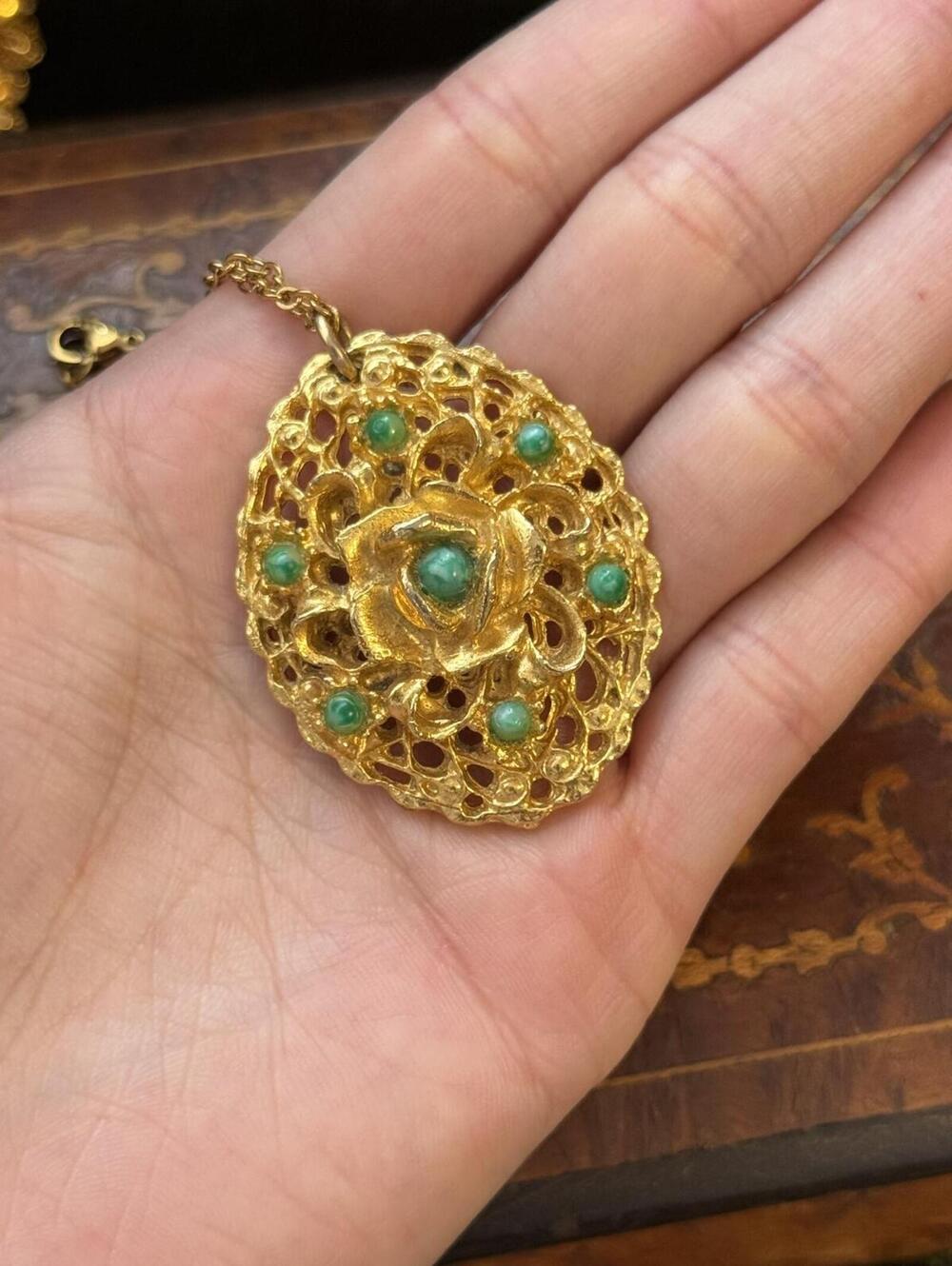 Vintage Gold tone Ornate Rose & green Stones Pendant Necklace
